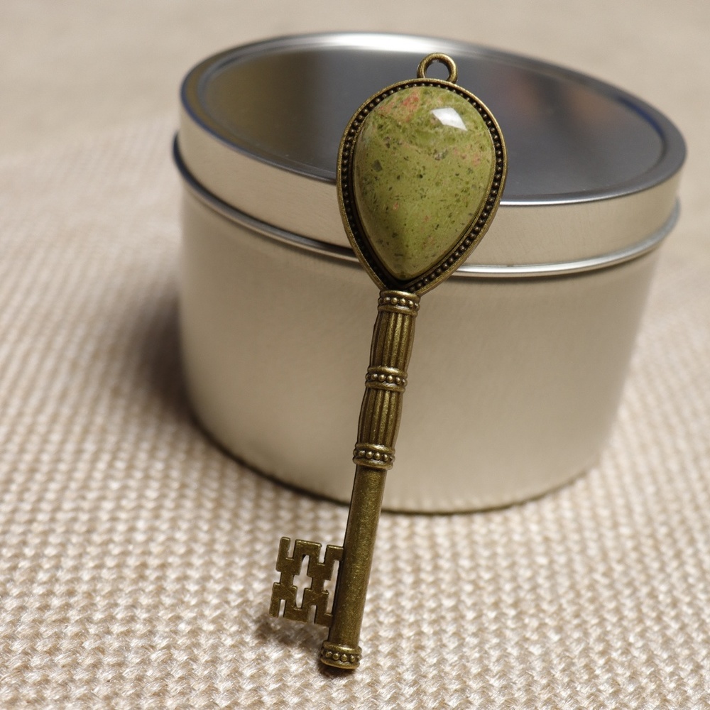 Green Unakite Antique Bronze Skeleton Key